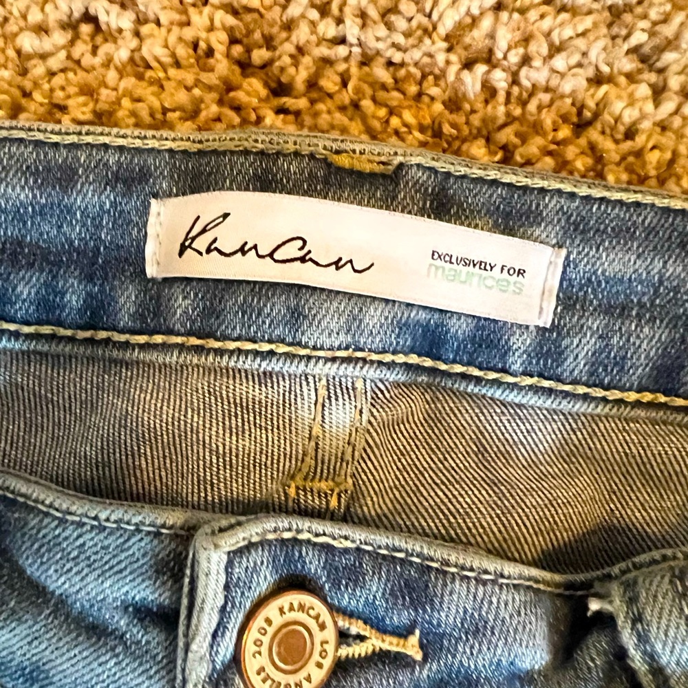 KANCAN, SIZE 30, DISTRESSED CAPRIS
